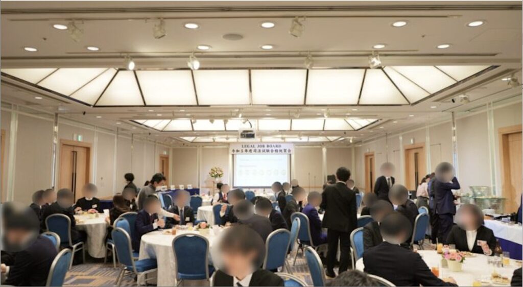 リーガルジョブボードが過去に開催した別職種向け祝賀会の様子